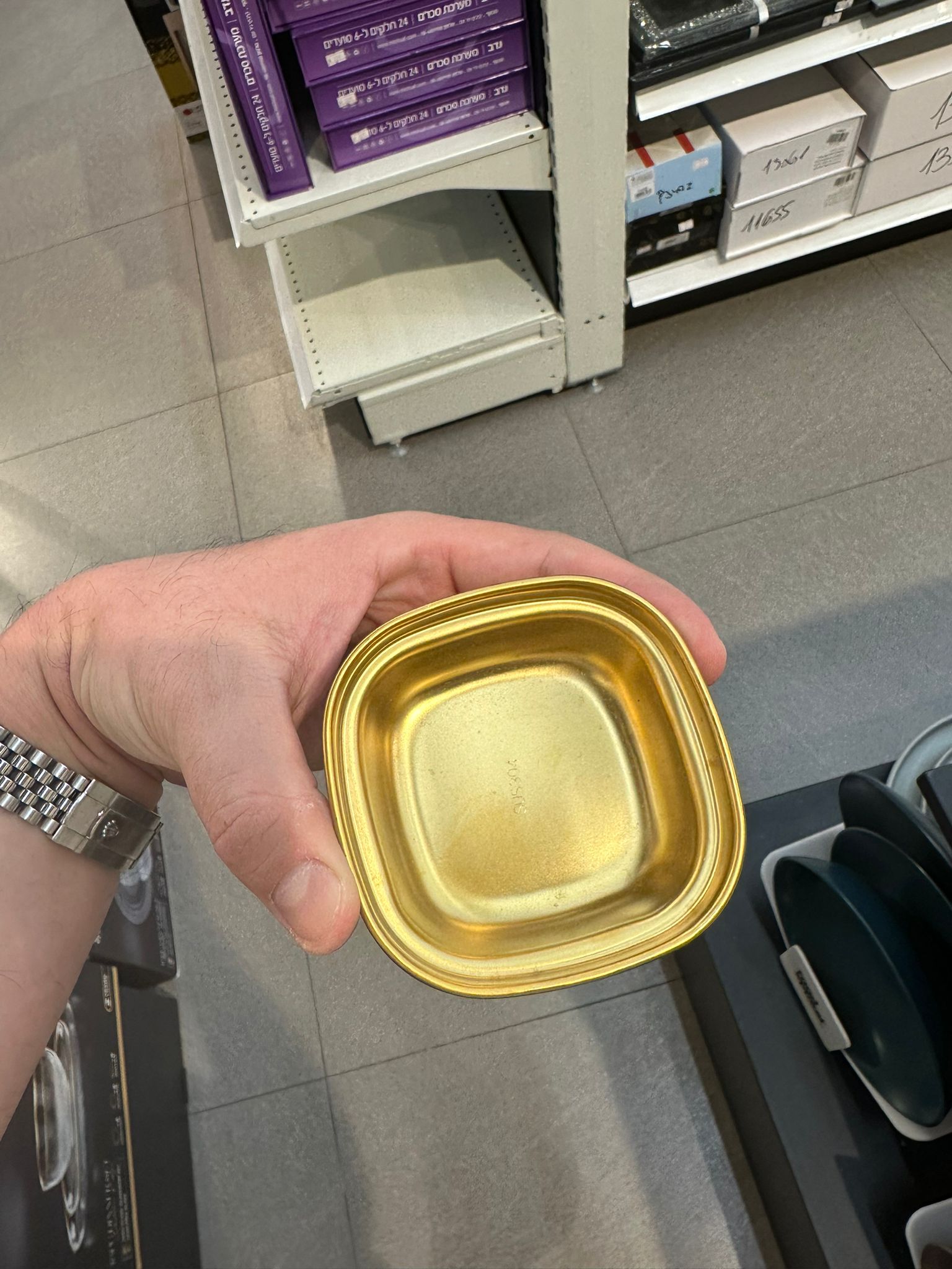 צלוחית מרובעת למטבלים נירוסטה זהב