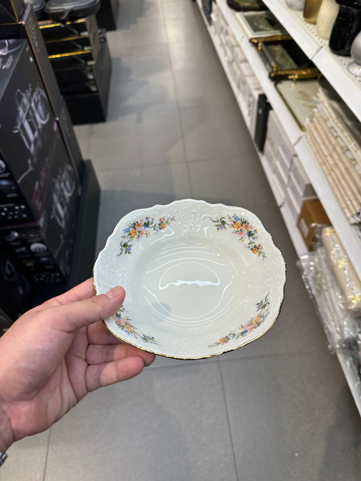 קערת הגשה 19 ס״מ פורצלן צ׳כי – פרחוני דגם 3011 עיטור פס זהב Thun