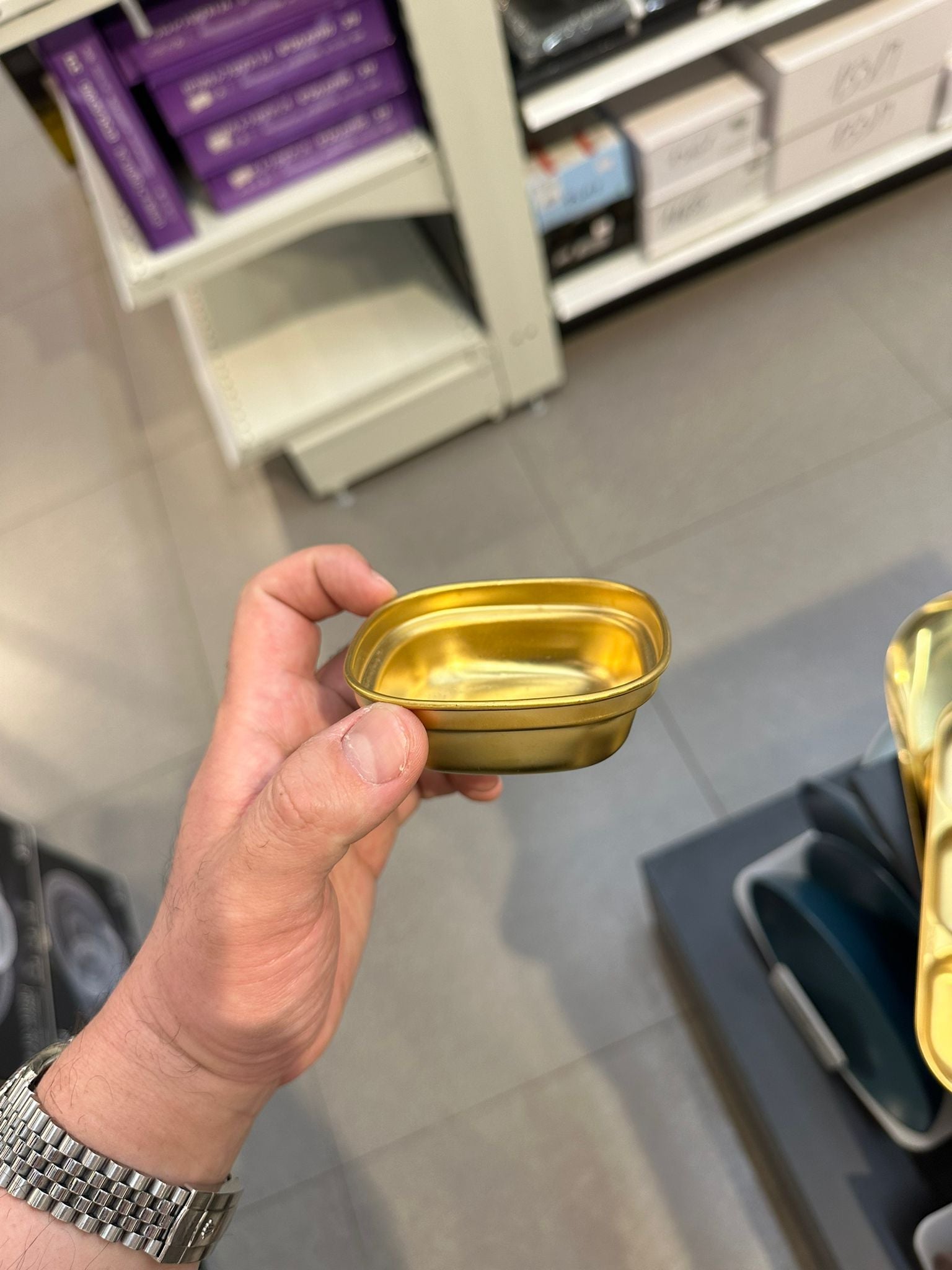 צלוחית מרובעת למטבלים נירוסטה זהב