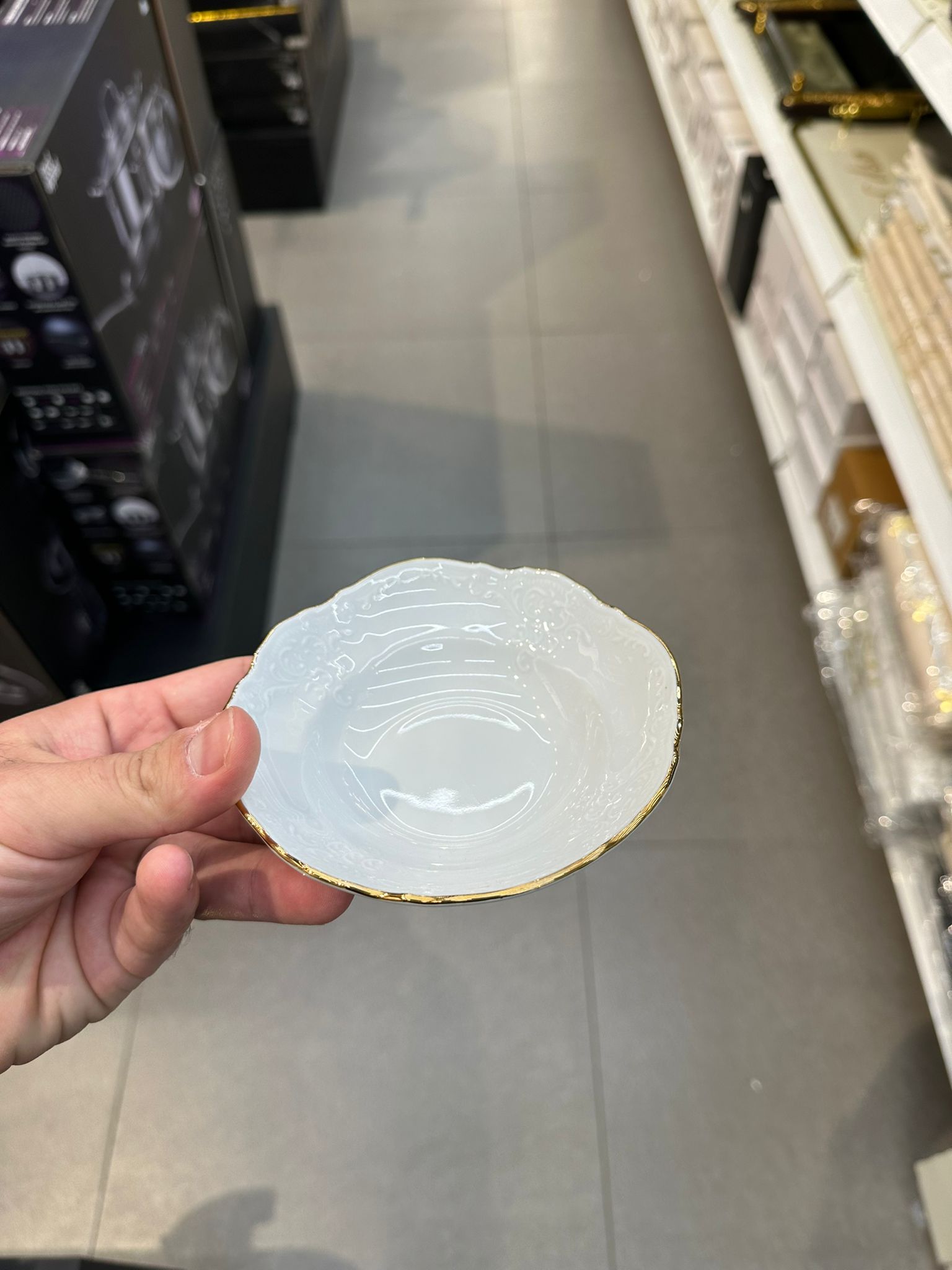 קערית לפתניה לסלטים 12 ס״מ פורצלן צ׳כי – לבן עיטור פס זהב Thun