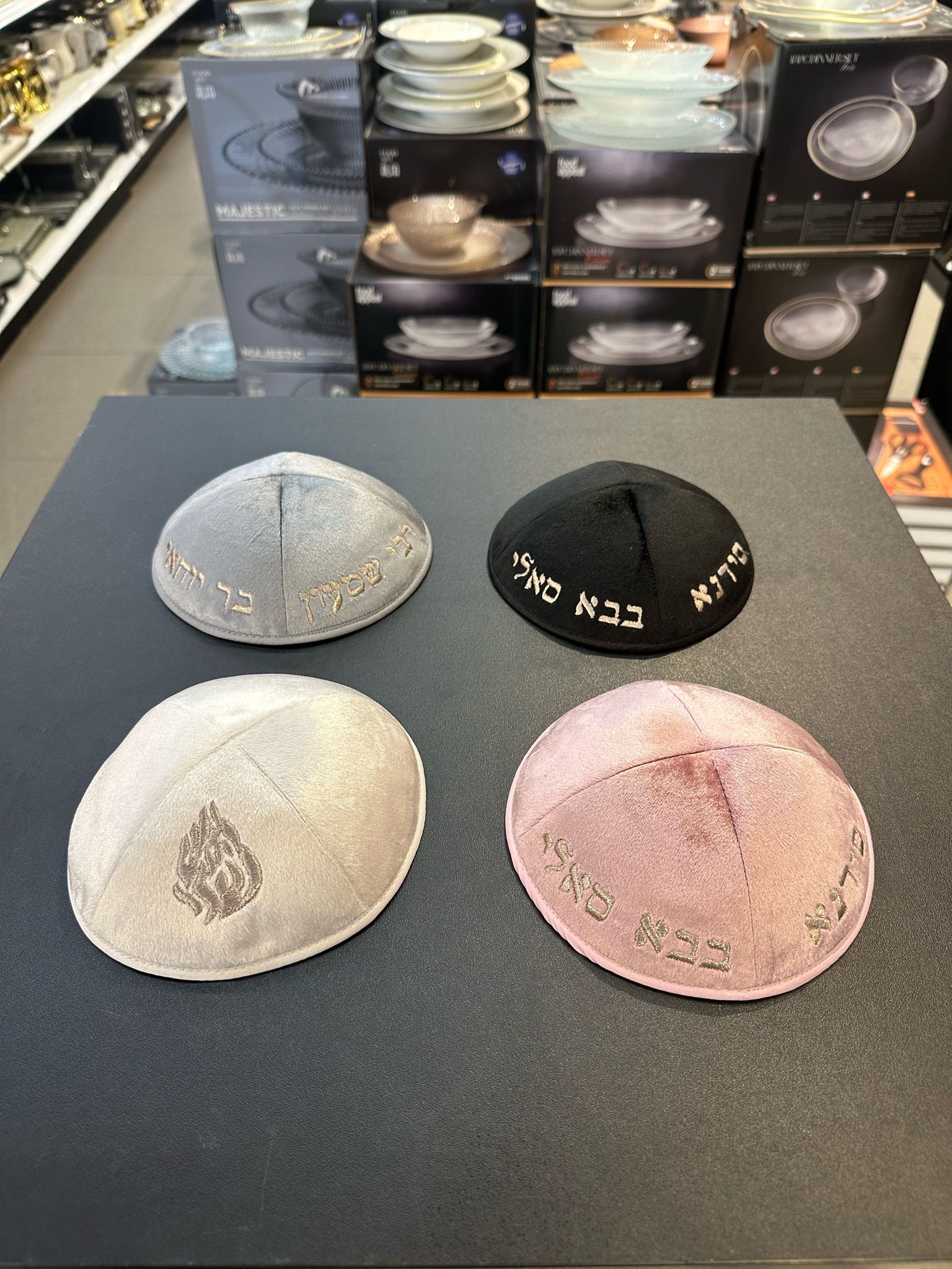 כיפה קטיפה מרוקאית (לילדים) 14 ס״מ – קרם ׳האש שלי' כתוביות רוז גולד