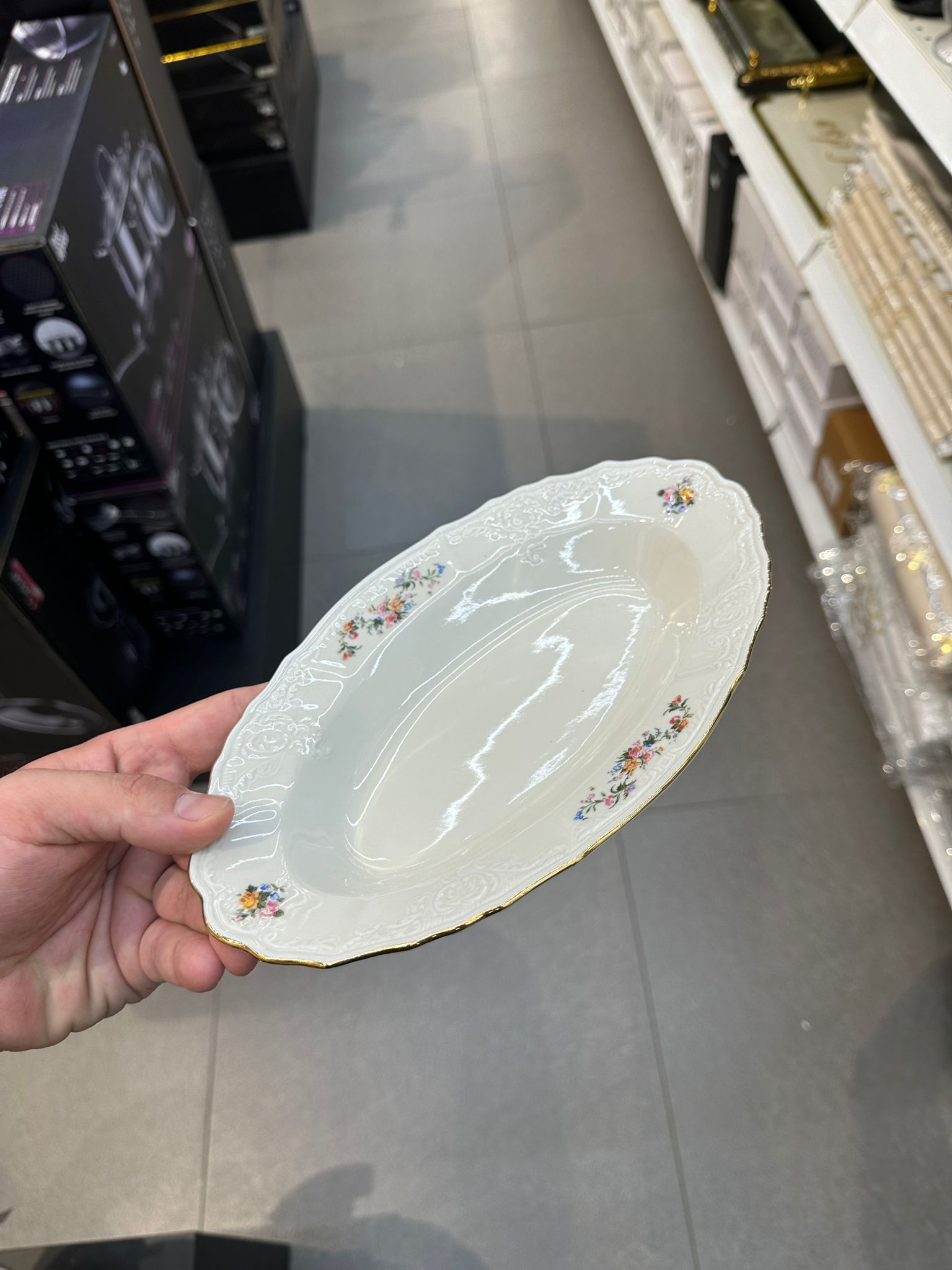 פלטה אובלית ריבייר 24 ס״מ פורצלן צ׳כי – פרחוני דגם 3011 עיטור פס זהב Thun