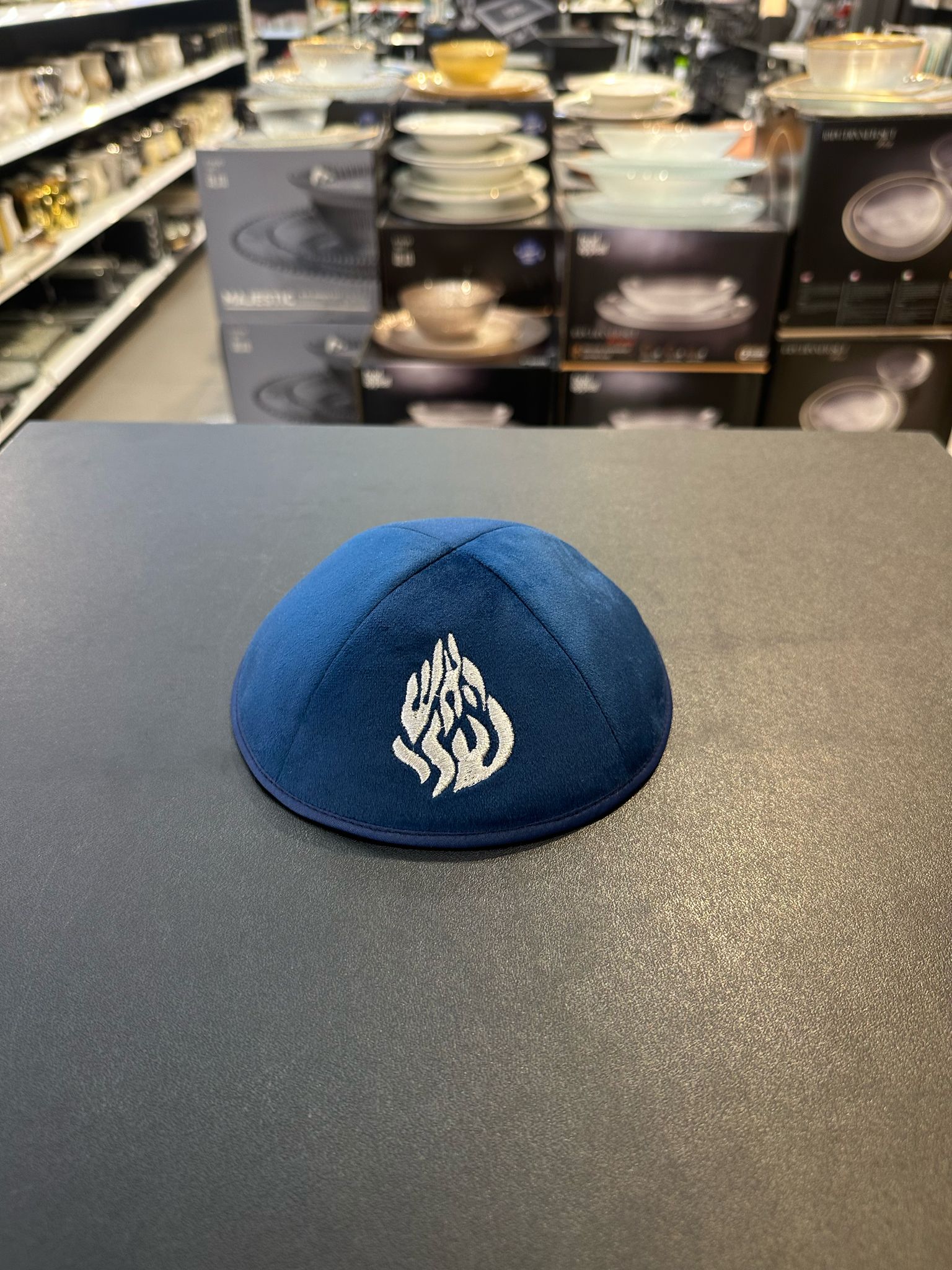 כיפה קטיפה מרוקאית 18 ס״מ – כחול כהה ג׳ינס ׳האש שלי׳ כתוביות כסף