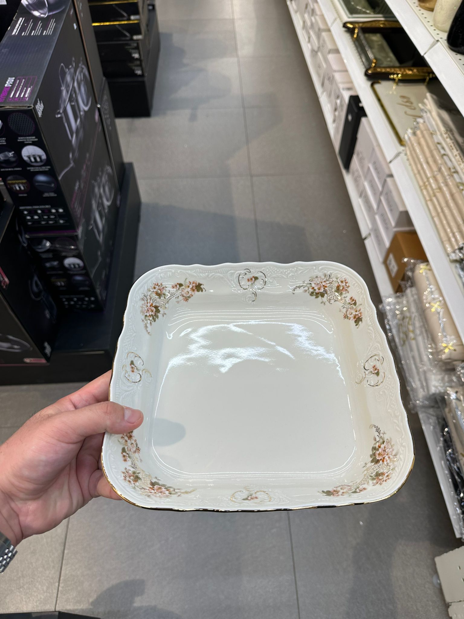 תבנית קערה מרובעת 25 ס״מ פורצלן צ׳כי – פרחוני דגם 2011 עיטור פס זהב Thun