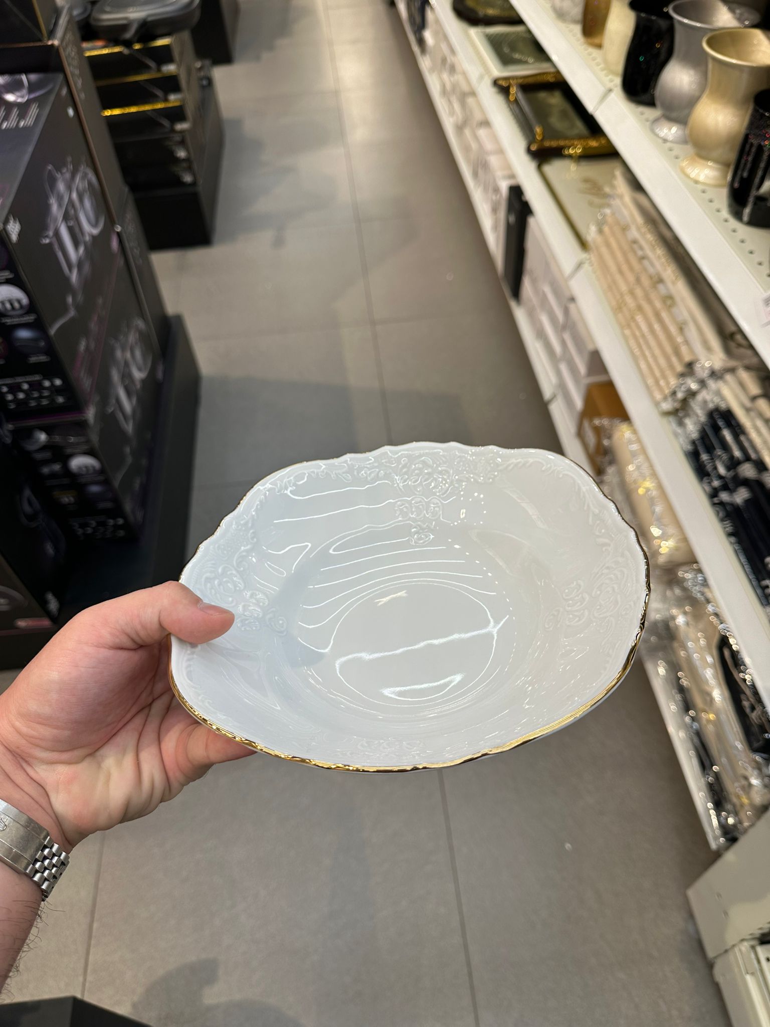 קערת הגשה 23 ס״מ פורצלן צ׳כי – לבן עיטור פס זהב Thun