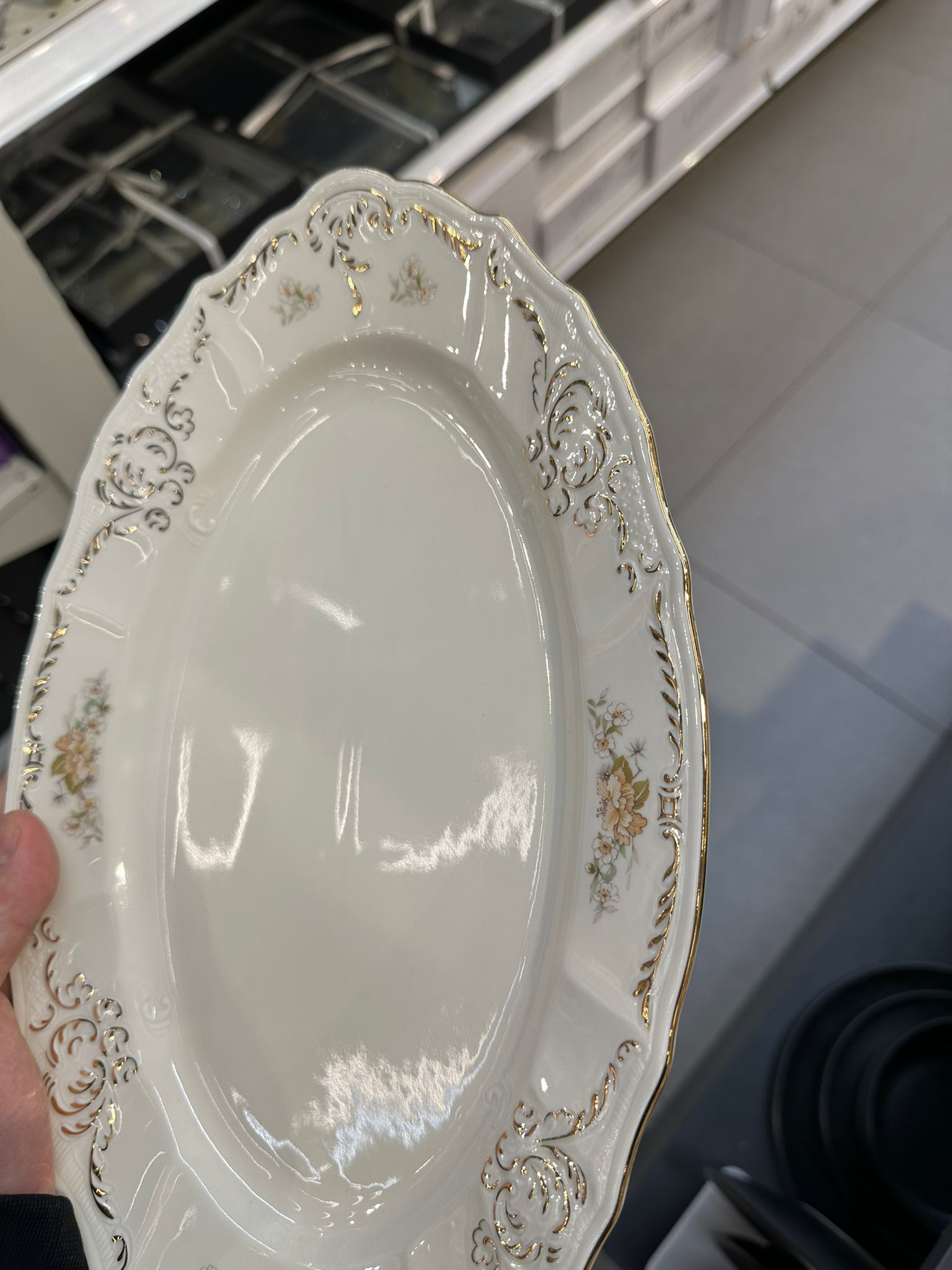 פלטת הגשה אובלית 34 ס״מ פורצלן צ׳כי – פרח צהוב דגם 2018 עיטור פס זהב Thun